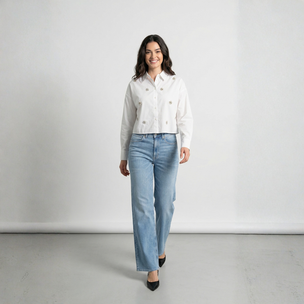CAMICIA CROPPED CON PERLE A FIORI ONLY
