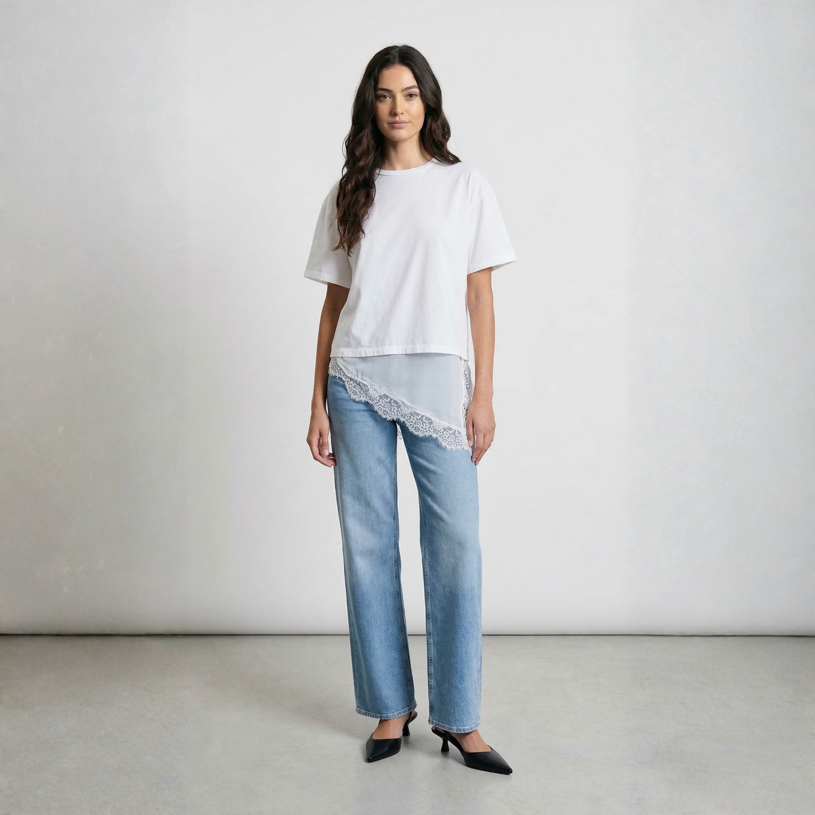 T-SHIRT CON INSERTI IN RASO E PIZZO TWO WAY