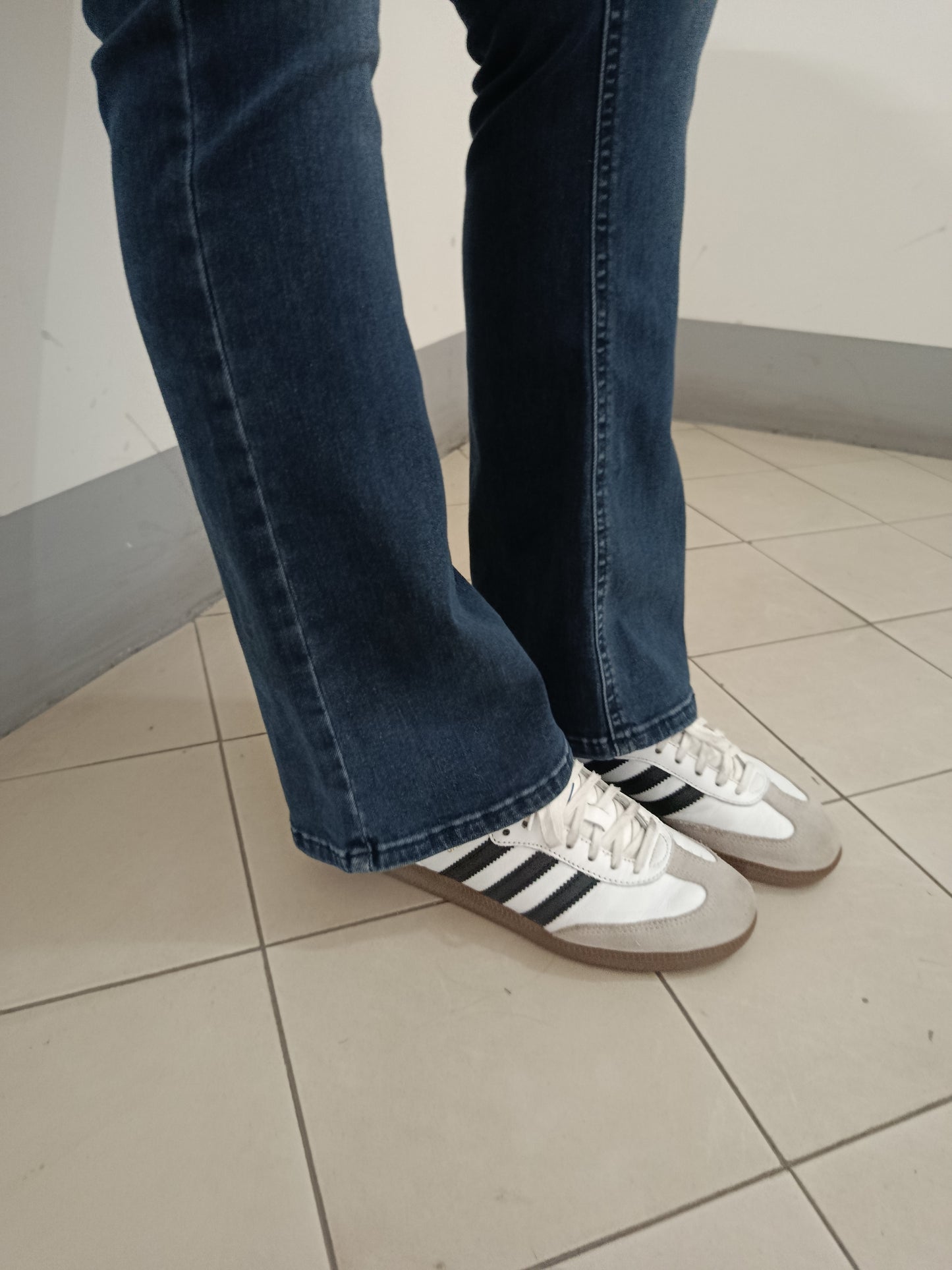 JEANS BLUEBLACK FLARED